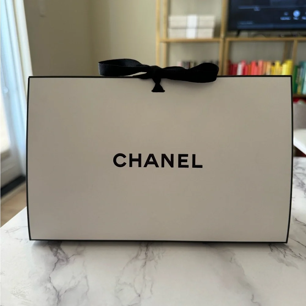 Chanel Beauty Sample Bundle - Picture 5 of 7